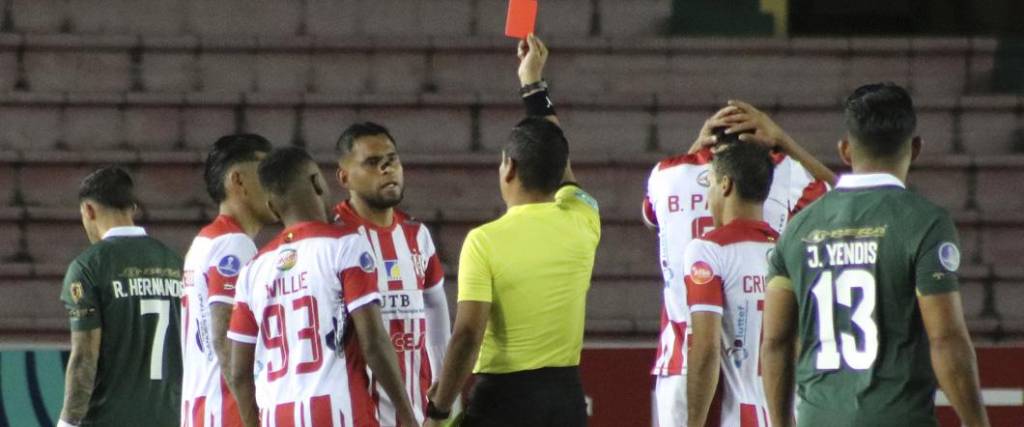 El equipo capitalino sufrió su cuarta derrota consecutiva en la fase de grupos de la Copa Sudamericana.
