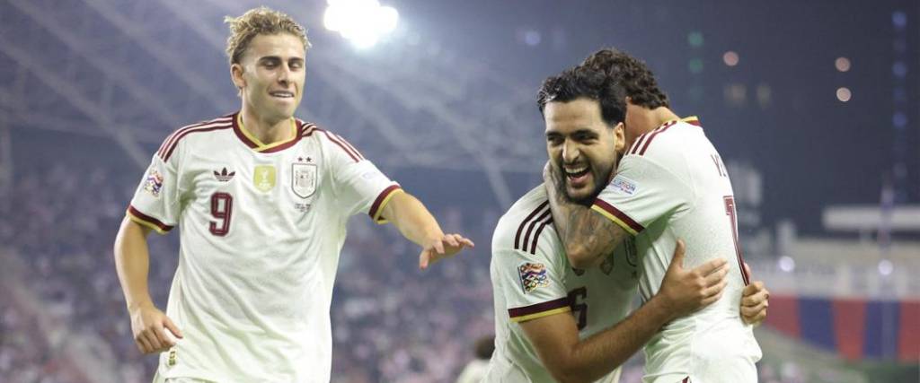 El mediocampista del Arsenal anotó dos goles para la victoria de la Roja en condición de visitante.