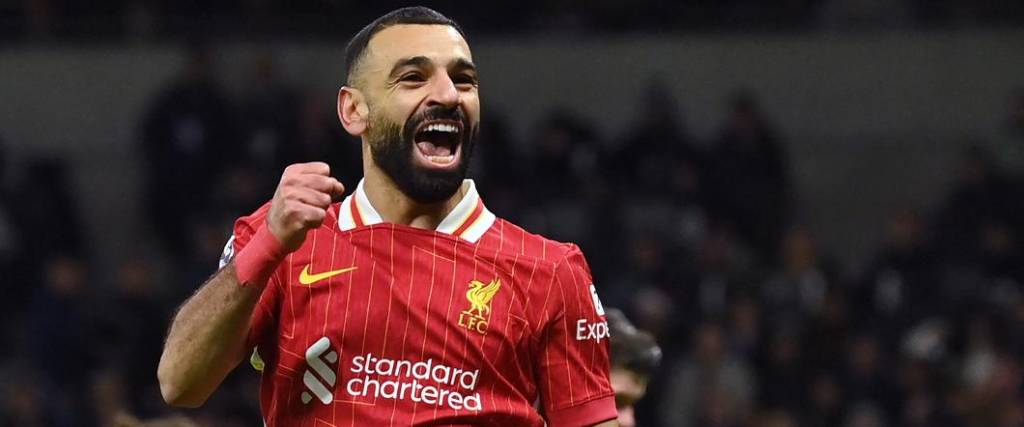 El delantero egipcio Mo Salah anotó dos goles para la victoria de los ‘Reds’ en condición de visitante.