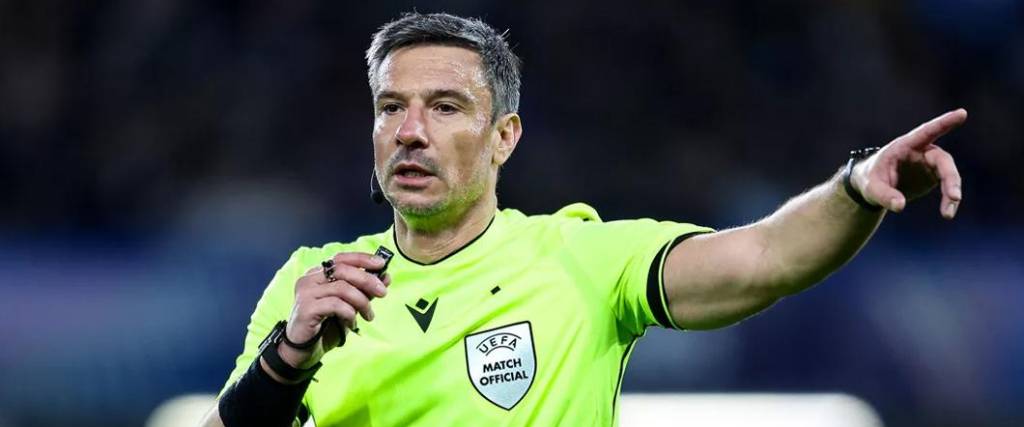 El árbitro esloveno tiene mejor antecedente dirigiendo partidos de la selección de España.