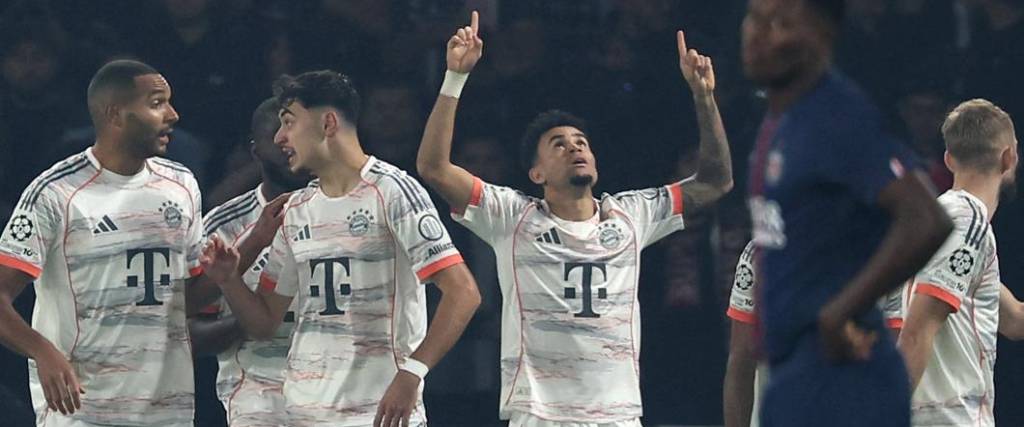 El delantero colombiano Luis Díaz marcó dos goles y vio la tarjeta roja en el duelo ante París Saint-Germain