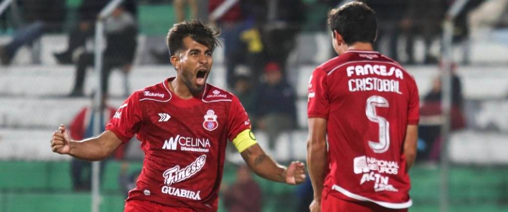 Con un tanto del uruguayo Cristóbal, el equipo azucarero logró una victoria por 2-1 ante Nacional Potosí.