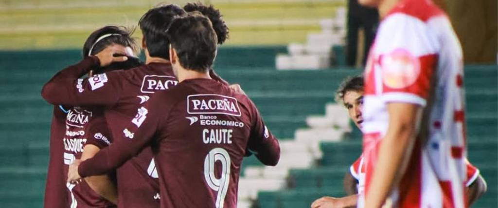 El conjunto celeste, que vistió de guindo, logró una victoria por goleada en condición de visitante.