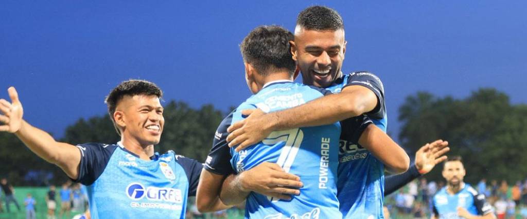 La academia cruceña logró una victoria por 4-1 en condición de local para avanzar a la final del Repechaje.
