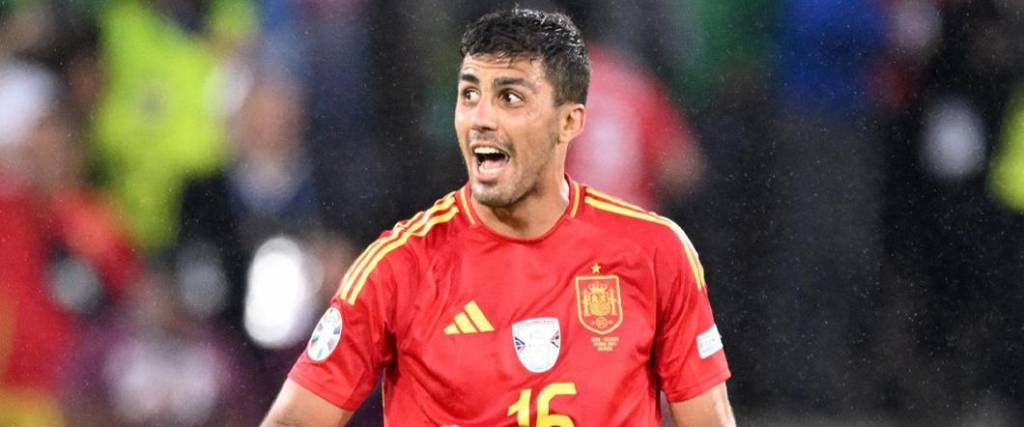El mediocampista del Manchester City sufrió una lesión y será baja en la selección española.