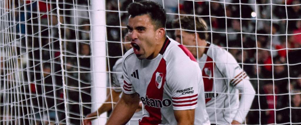 El lateral Marcos Acuña marcó el empate parcial para darle vida a River Plate en el duelo con San Lorenzo.