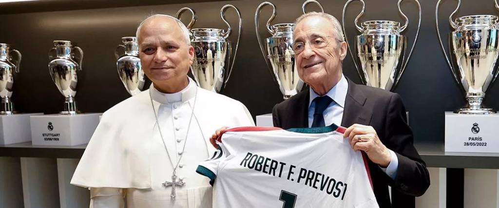 El papa León XIV recibió una camiseta con su nombre de parte del presidente del club merengue.