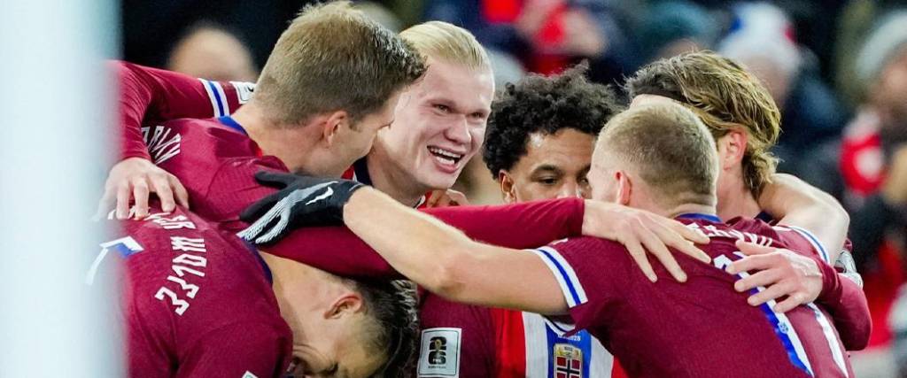 El delantero del Manchester City marcó dos goles para la victoria del conjunto escandinavo ante Estonia.