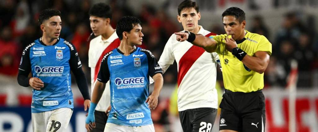 La academia sufrió su quinta derrota consecutiva en la Copa Sudamericana tras caer ante River Plate.