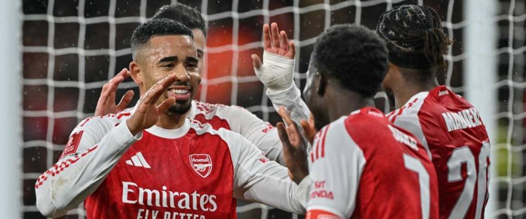 Arsenal no tuvo problemas para avanzar a octavos de final de la FA Cup tras vencer al Wigan por goleada.