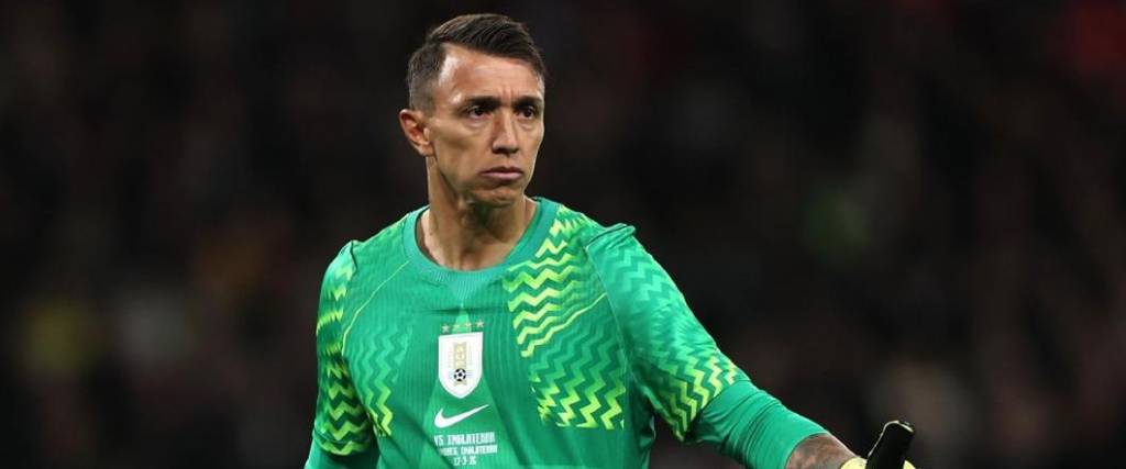 El portero uruguayo es la principal novedad en la convocatoria de Uruguay. Disputará su quinto Mundial.