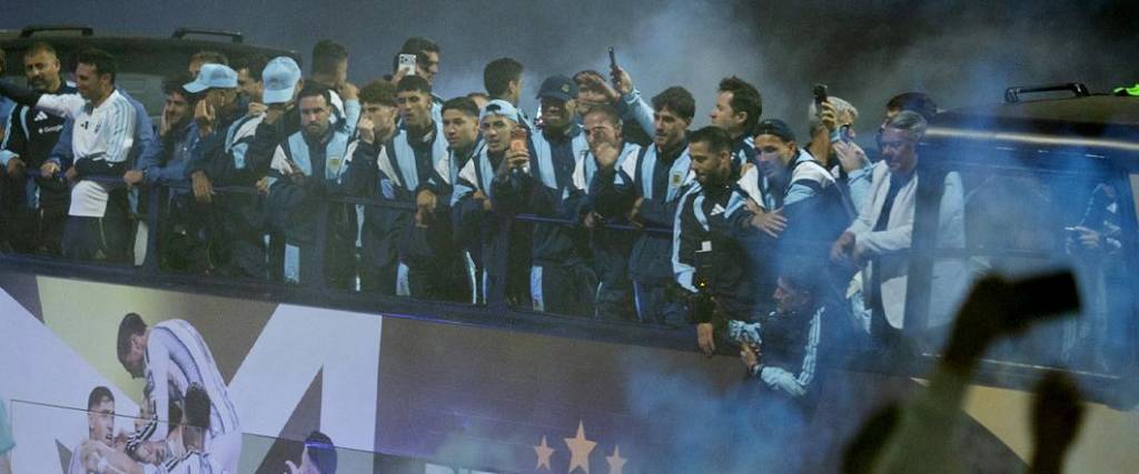 Parte de la Scaloneta arribó este lunes por la noche a Buenos Aires tras disputar la final del Mundial.