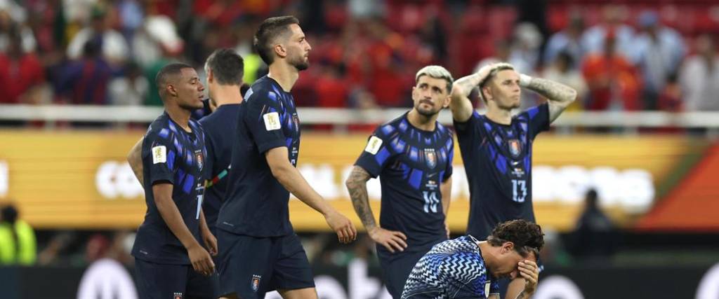 Los jugadores de la selección charrúa tendrán que gestionar su retorno a Montevideo en vuelos comerciales.