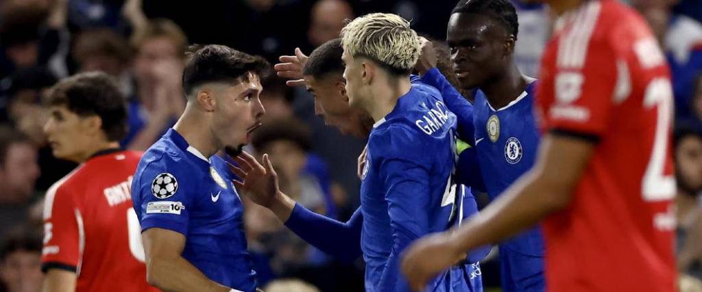 El equipo londinense logró su primera victoria en la Champions tras imponerse a Benfica por 1-0 de local.