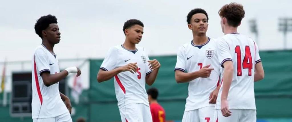 El equipo juvenil de Inglaterra se retiró del compromiso ante Irlanda por un supuesto insulto racista.
