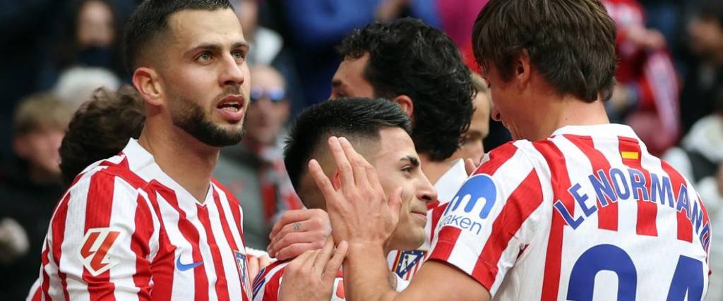 El conjunto colchonero logró una victoria por 3-0 en condición de local para escalar al podio en la Liga.