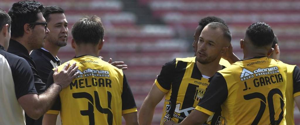 El equipo aurinegro no entrenó domingo y tampoco lo hizo el lunes tras reunirse con la dirigencia del club.