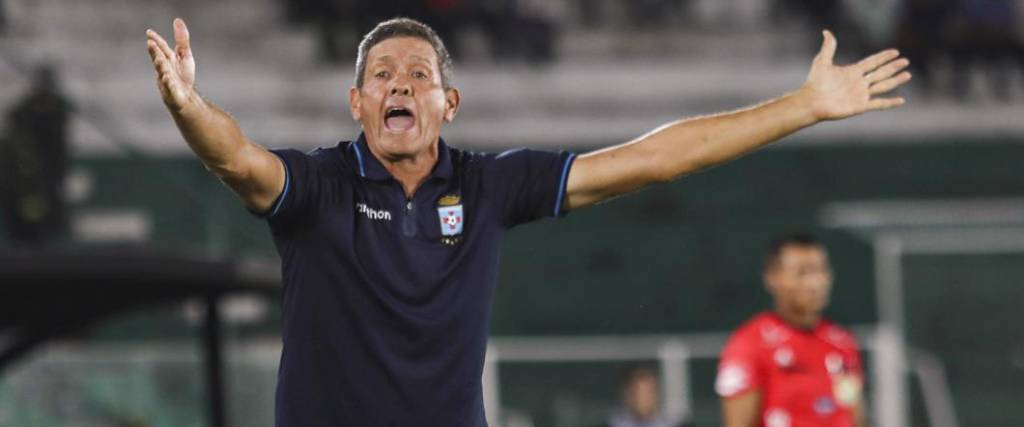 El técnico cochabambino interesa a Bolívar para asumir el mando tras la salida del argentino Flavio Robatto.