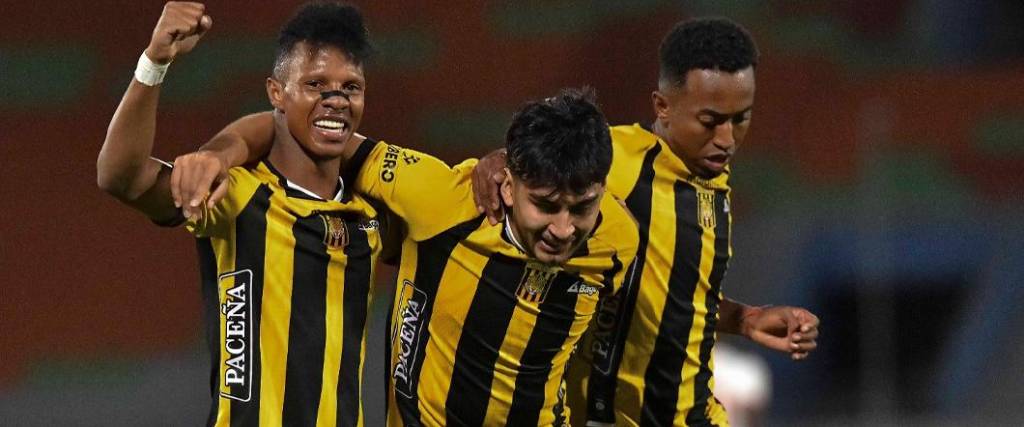 El conjunto aurinegro se quedó con la victoria en Cochabamba gracias a un tanto de Santiago Arce.