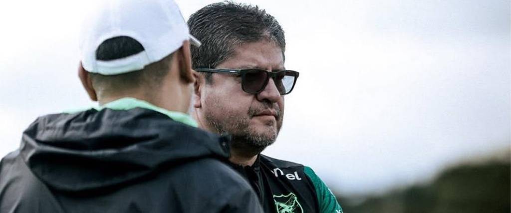 El técnico de la Verde denunció que hay “personas” que buscan desestabilizar su trabajo en la selección.