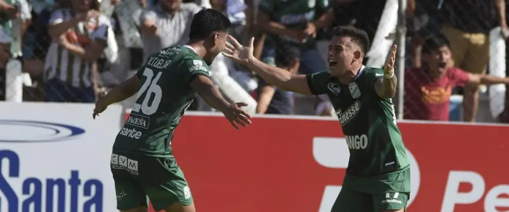 Víctor Cuéllar y Henry Vaca marcaron los primeros goles del conjunto albiverde en el clásico ante Blooming.