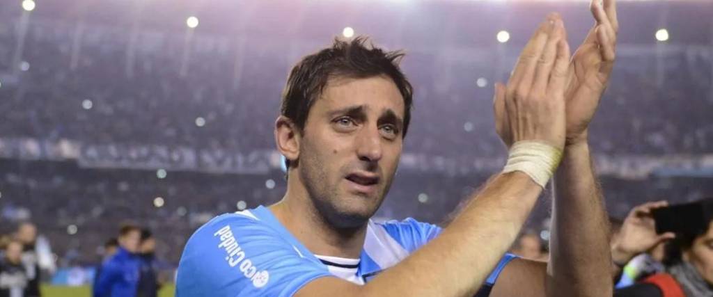 El exdelantero de Racing, campeón con la academia, buscará llegar a la presidencia del club argentino.