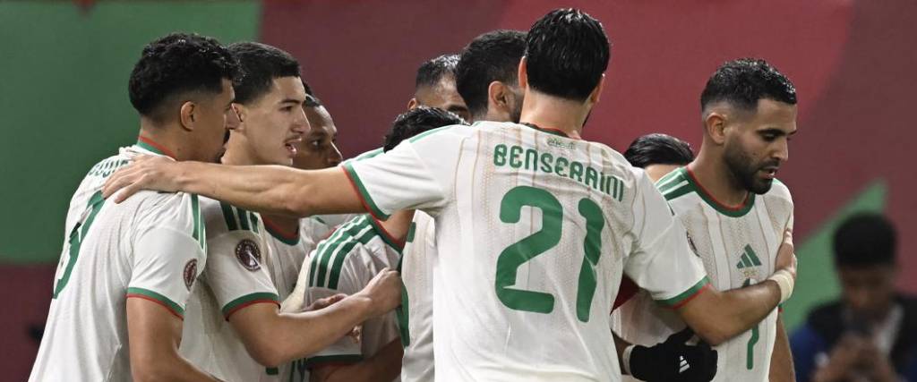 El equipo argelino logró su clasificación a octavos de final de la Copa Africana tras vencer a Burkina Faso.