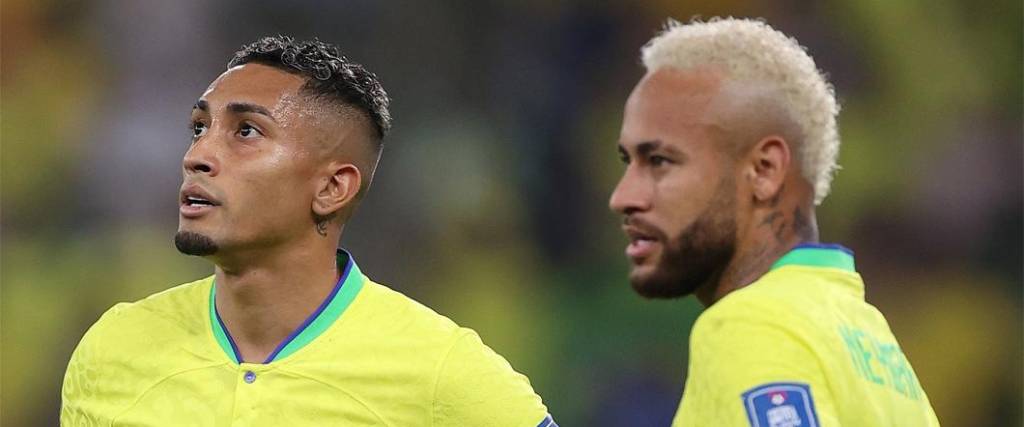 El astro brasileño Neymar se quejó por la clasificación que le dieron a Raphinha en el Balón de Oro.