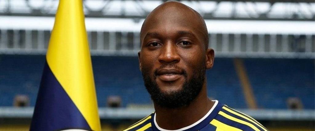 El delantero belga tendrá su primera experiencia en el fútbol de Turquía tras fichar por Fenerbahçe