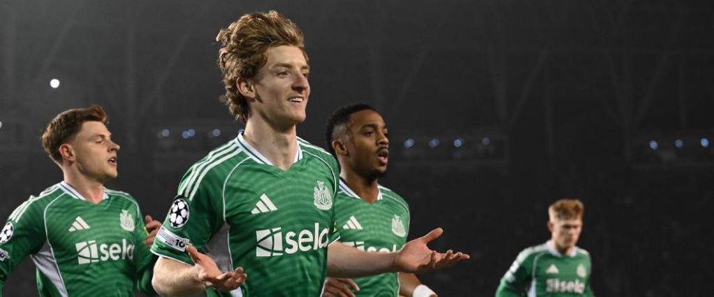 El delantero inglés marcó un póquer de goles en la victoria del Newcastle en su visita al Qarabag.