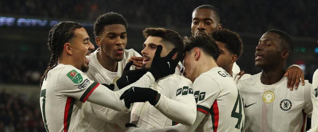 El equipo londinense logró la victoria por 1-3 en su visita a la capital de Gales para avanzar a ‘semis’.