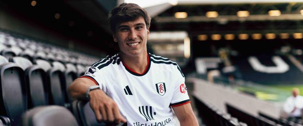 El delantero español jugará esta temporada en el Fulham de Inglaterra que dirige Álvaro Arbeloa.
