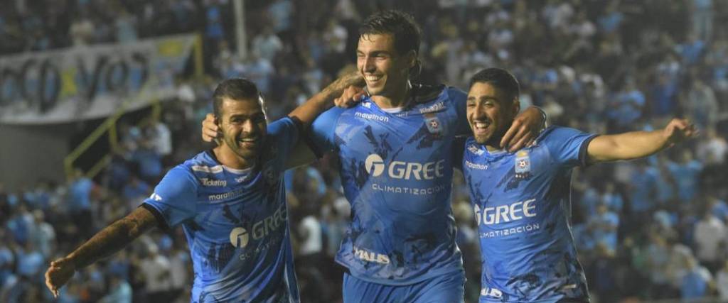 La academia cruceña se impuso de local gracias a los goles de Franco Posse y de Guilmar Centella.