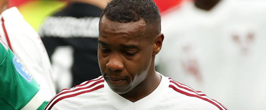 El catarí Madibo fue expulsado por una durísima falta sobre el canadiense Ismael Koné.