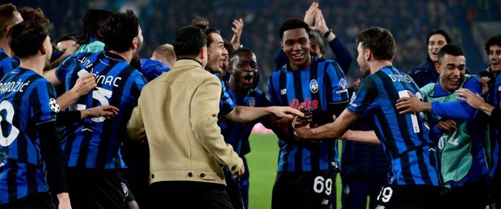 El equipo italiano logró la clasificación a octavos en el minuto 98 gracias a un tanto de Lazar Samardzic.