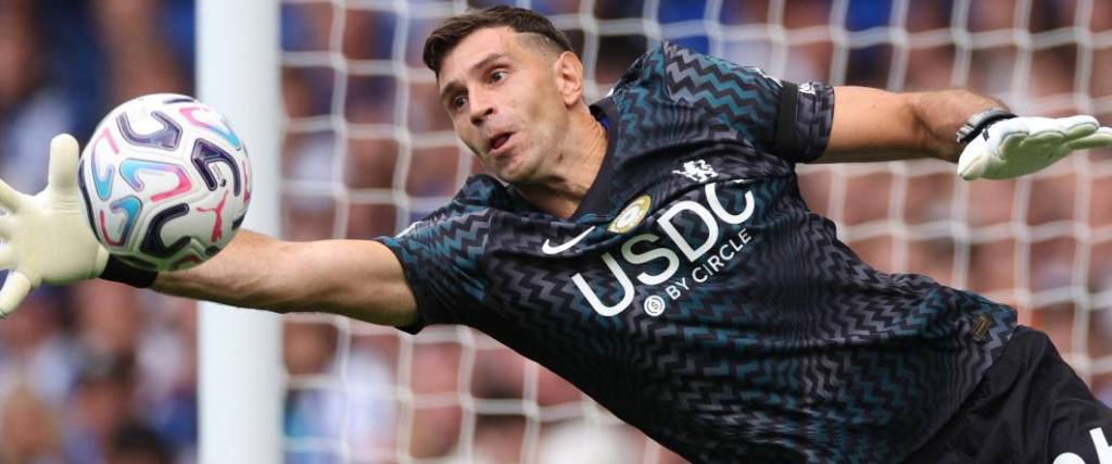 El argentino Emiliano Martínez debutó con la camiseta del Chelsea en la victoria ante Brighton. 