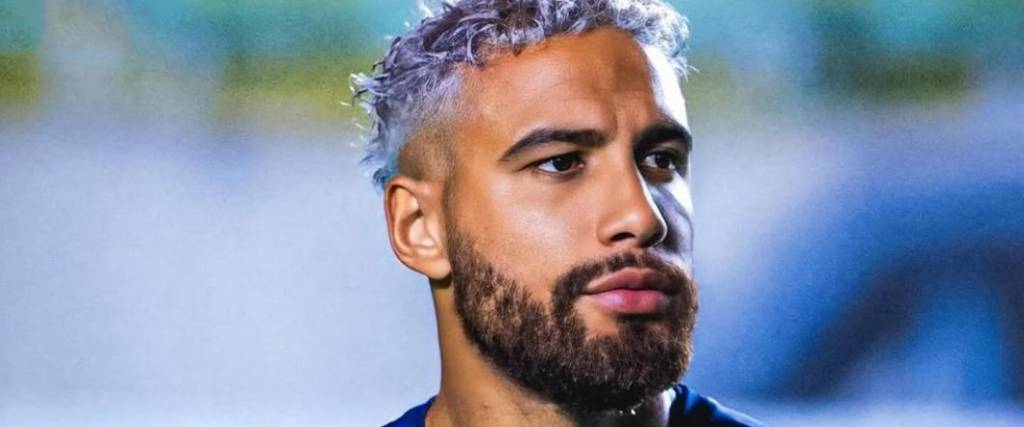 El delantero uruguayo viajó a Montevideo para finalizar el proceso de recuperación de la lesión que sufrió.