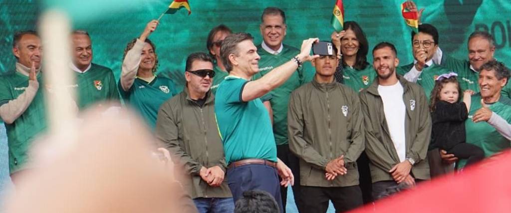 El presidente el país manifestó que los deportistas boliviano recibirán el apoyo económico del sector público y privado.