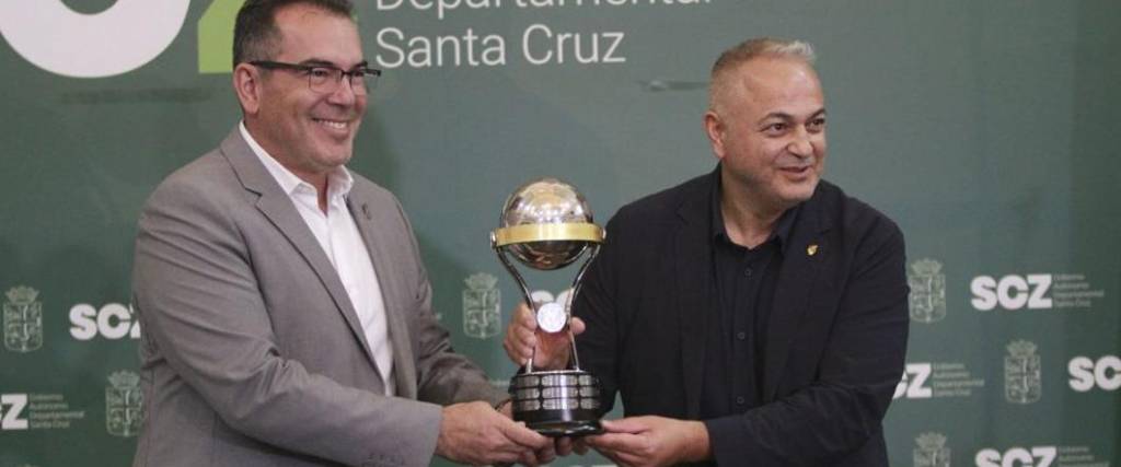 Fernando Costa (derecha) habló sobre el cambio de sede de la final de la Sudamericana.