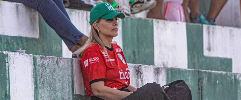 La presidenta interina de Oriente, Gisela Aguilar, presentó su renuncia al cargo en el club albiverde.