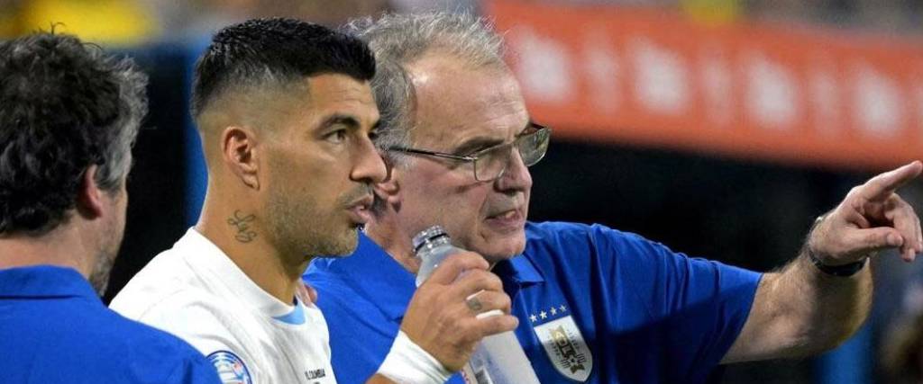 El ‘Loco’ Bielsa aseguró que no tiene ninguna diferencia con Luis Suárez tras dejarlo fuera del Mundial.