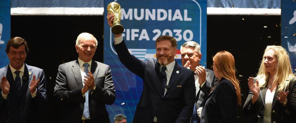 Sudamérica será sede del Mundial 2030 con la presencia de Buenos Aires, Montevideo y Asunción.