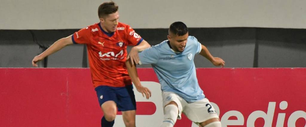 El duelo entre aviadores y celestes terminó igualado 2-2 en el estadio Félix Capriles de Cochabamba.