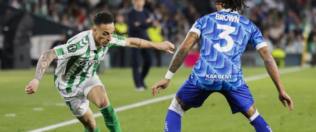 El brasileño Antony no pudo marcar diferencia para el Betis en el duelo de vuelta ante el Gante de Bélgica.