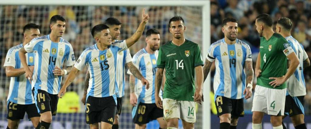 El equipo argentino se impuso por 6-0 en condición de local con tres goles de Lionel Messi.