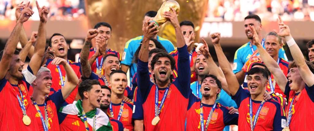 España se coronó campeón y varios jugadores de su equipo componen el onceno ideal del torneo.