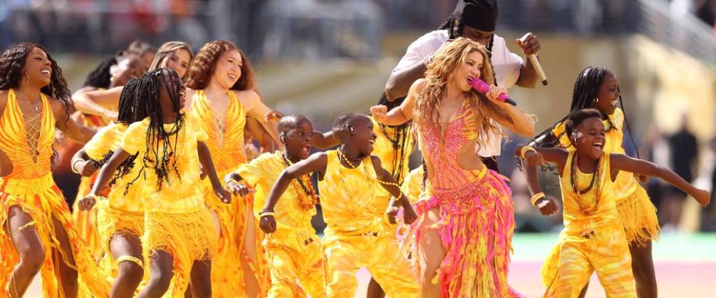 La colombiana Shakira interpretó la canción del Mundial junto a Burna Boy y Ghetto Kids.