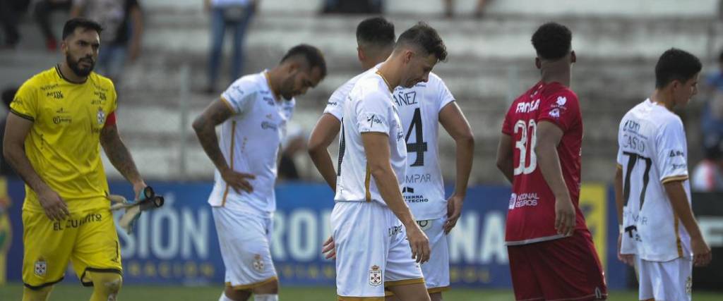 El equipo albo se fue al descenso tras caer en condición de local ante Blooming y por el triunfo de Royal Pari.