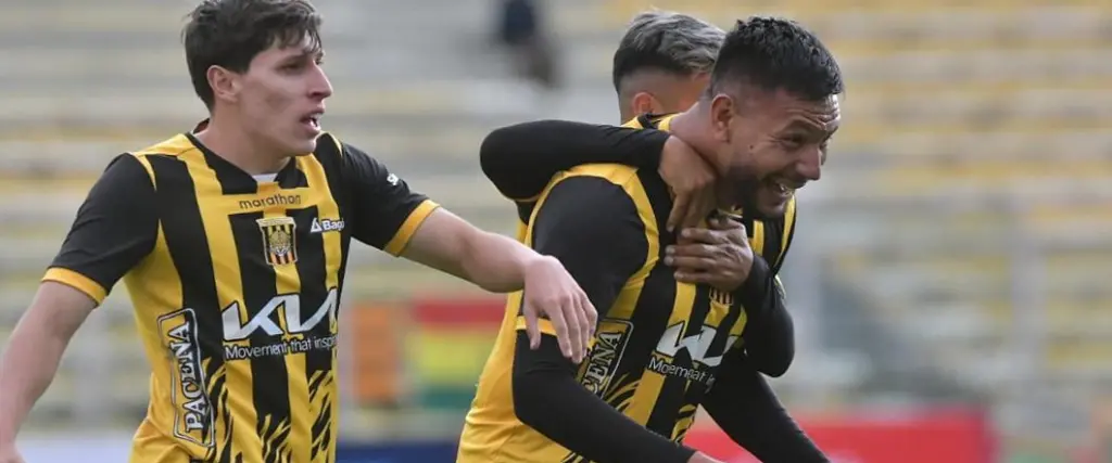 El ‘Comandante’ Chávez marcó dos goles para la victoria del cuadro aurinegro en condición de local.
