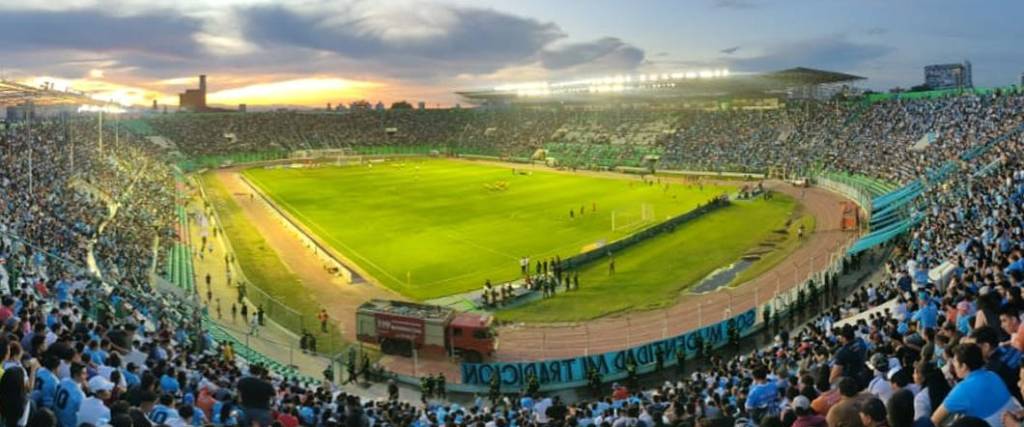 Actualmente el principal escenario deportivo de Santa Cruz cuenta con un aforo para 35.000 personas.